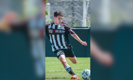 Un futbolista de 14 años podría debutar en Copa Argentina y romper el récord de Kun Agüero Un futbolista de 14 años podría debutar en Copa Argentina y romper el récord de Kun Agüero