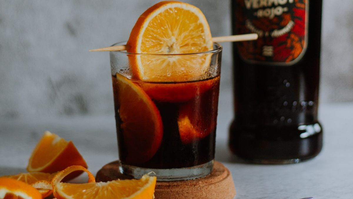 La coctelería ganó protagonismo en las mesas de Navidad y Año Nuevo con recetas simples y festivas.