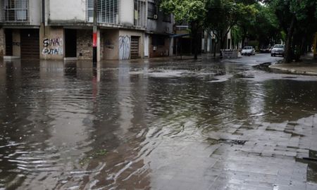 El gobernador de Santa Fe, Maximiliano Pullaro, encabezará este domingo en Rosario una reunión de trabajo para evaluar el impacto de las últimas inclemencias climáticas. El gobernador de Santa Fe, Maximiliano Pullaro, encabezará este domingo en Rosario una reunión de trabajo para evaluar el impacto de las últimas inclemencias climáticas.