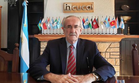 Pese a las críticas, Milei ratificó al titular del Incucai en su cargo. Pese a las críticas, Milei ratificó al titular del Incucai en su cargo.