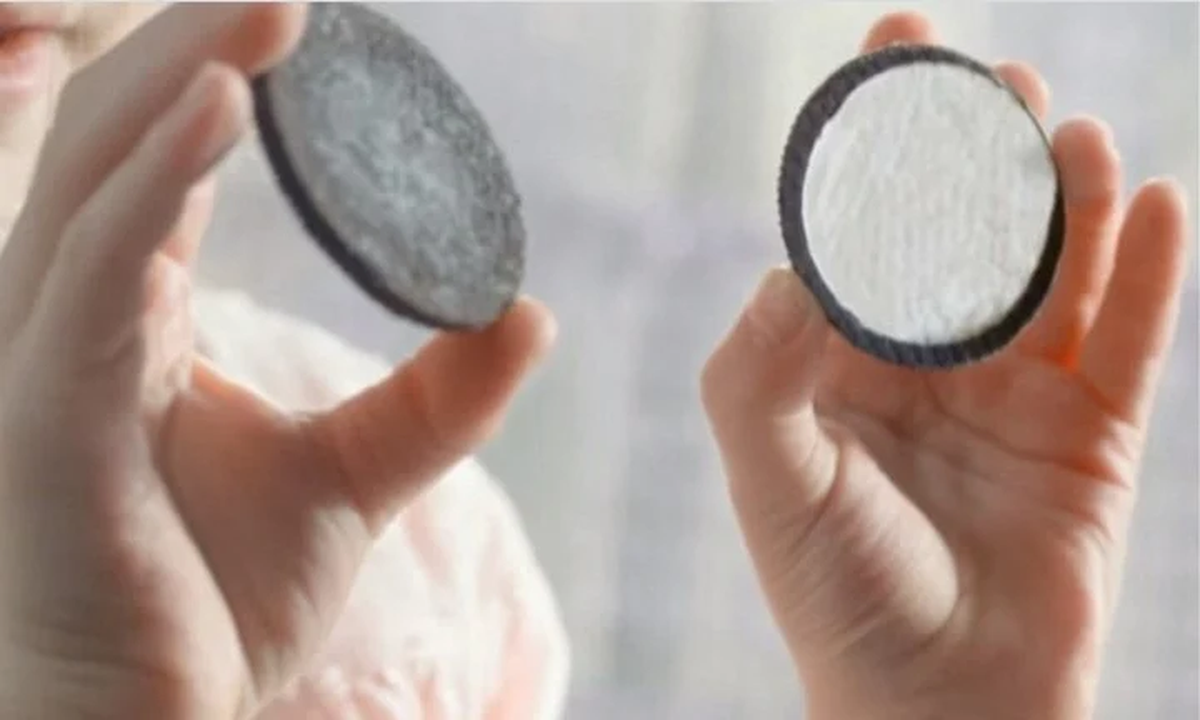 Un estudio analiza cómo girar las dos partes de la galletita rellena de crema para que no se rompan.