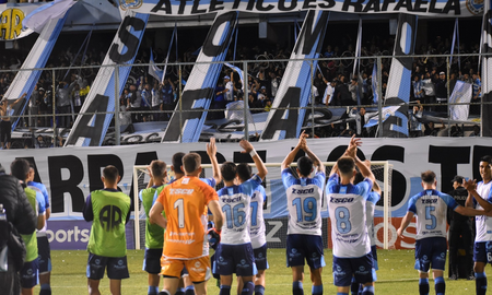 Hinchas de Atlético de Rafaela y las entradas para la Copa Argentina. Hinchas de Atlético de Rafaela y las entradas para la Copa Argentina.