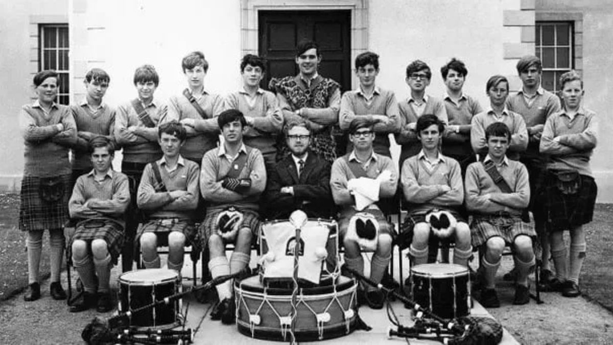 Luca Prodan (el último, a la derecha) en Gordonstoun, el colegio pupilo al que fue en Escocia. Luca Prodan (el último, a la derecha) en Gordonstoun, el colegio pupilo al que fue en Escocia.