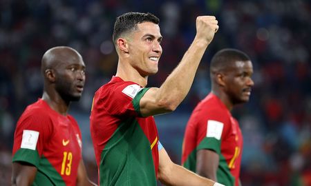 Cristiano Ronaldo se transformó en el primer jugador en la historia en anotar en cinco mundiales distintos, luego de marcarle a Ghana con Portugal. Cristiano Ronaldo se transformó en el primer jugador en la historia en anotar en cinco mundiales distintos, luego de marcarle a Ghana con Portugal.
