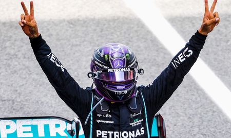 Lewis Hamilton ganó el GP de España y se corta como líder del campeonato de Fórmula 1. Lewis Hamilton ganó el GP de España y se corta como líder del campeonato de Fórmula 1.