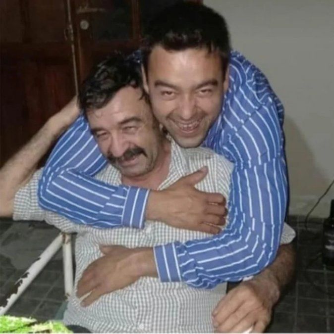 Sergio Canteros y su padre, Julio César. Los dos fueron asesinados frente a un santuario del Gauchito Gil en Mercedes, Corrientes.