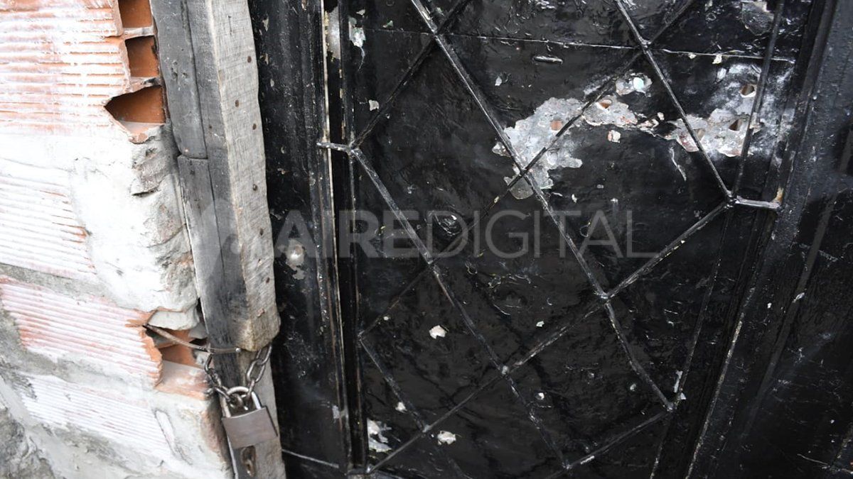 La puerta donde los peritos encontraron impactos de balas. 