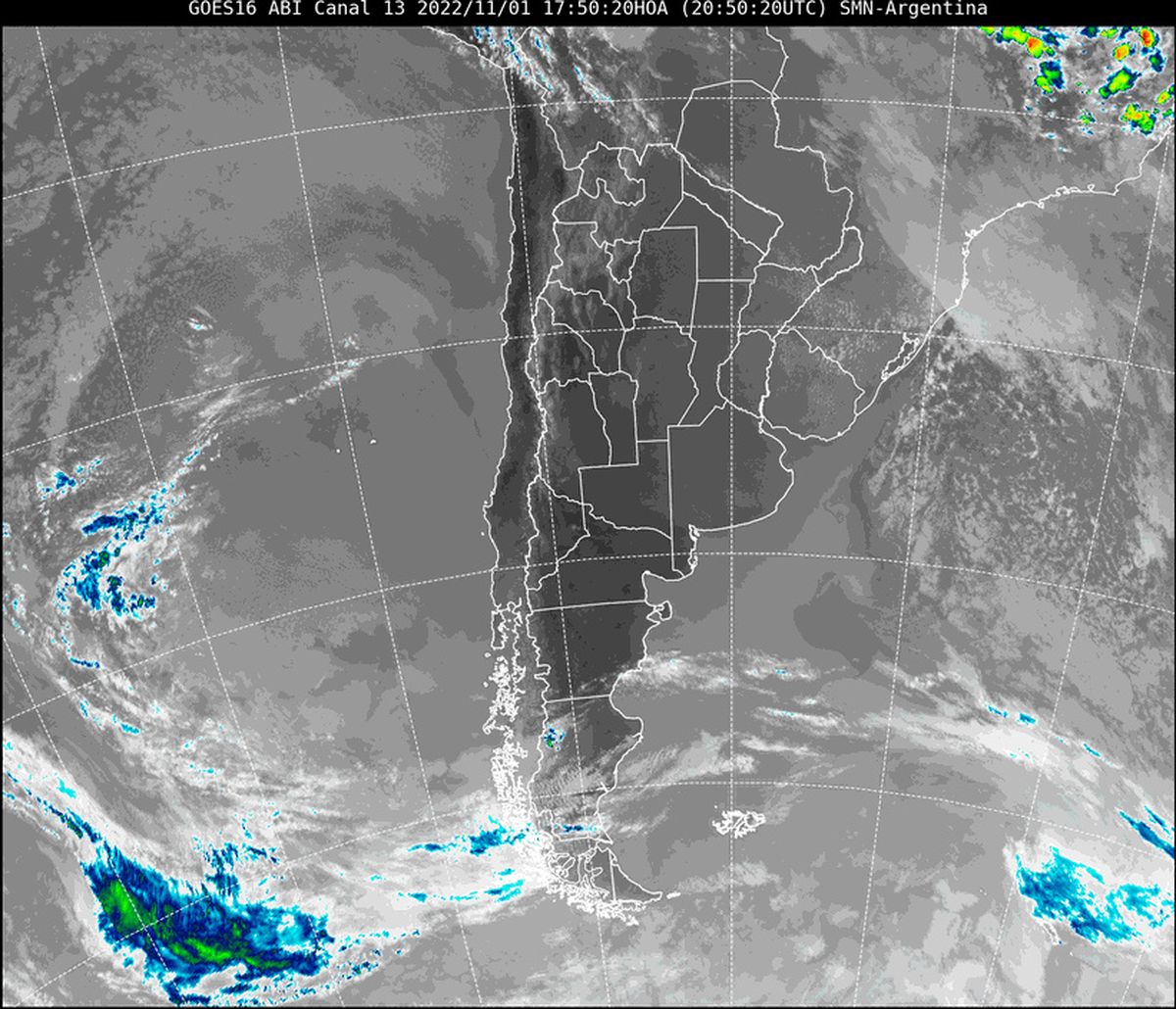 En la imagen satelital se observa que el cielo predomina despejado en todo el territorio argentino.