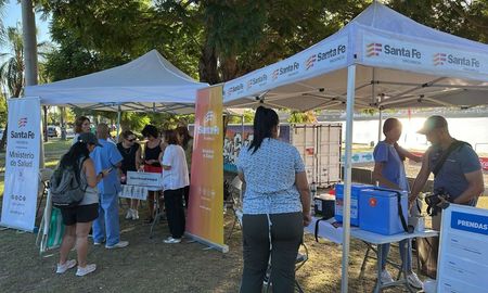 En el día mundial del uso del preservativo, el Ministerio de salud provincial colocó stand en la costanera santafesina para entregas y testeos. En el día mundial del uso del preservativo, el Ministerio de salud provincial colocó stand en la costanera santafesina para entregas y testeos.