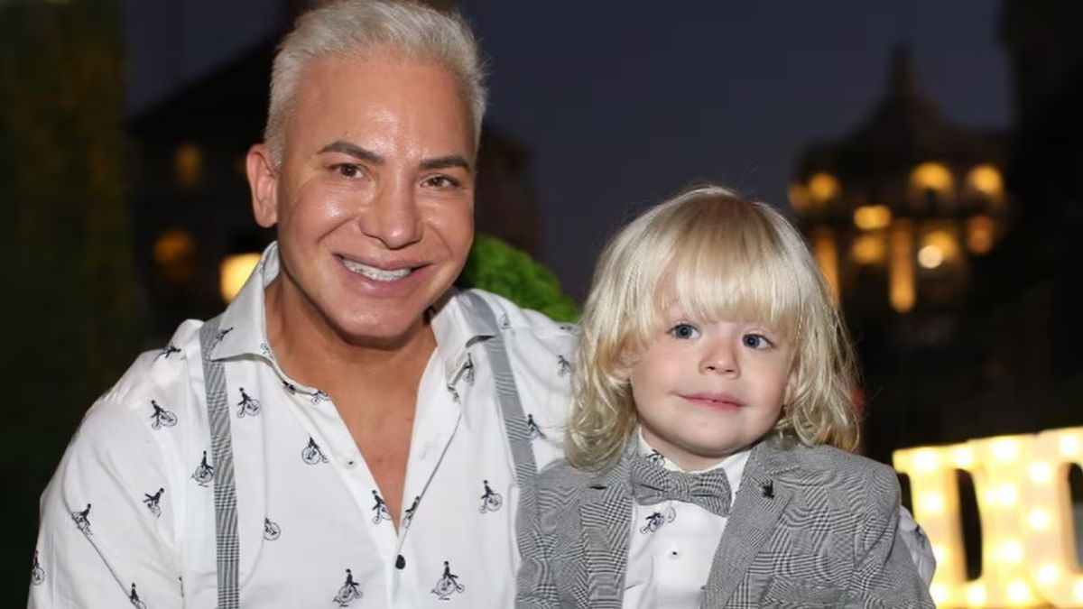 Dionisio, el hijo de 7 años de Flavio Mendoza, ya se desenvuelve en el mundo artístico. 