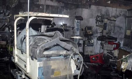 Un incendio desatado en un hospital de India dejó 10 bebés muertos. Un incendio desatado en un hospital de India dejó 10 bebés muertos.