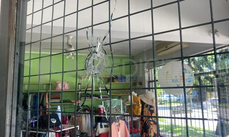 La policía detuvo a un hombre y secuestró cinco armas de fuegos por el tiroteo en barrio Mayoraz. La policía detuvo a un hombre y secuestró cinco armas de fuegos por el tiroteo en barrio Mayoraz.