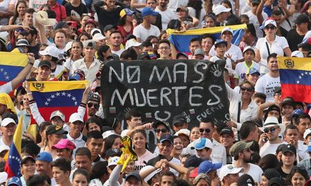venezuela suma tension y cierra las fronteras para evitar que pase la ayuda humanitaria venezuela suma tension y cierra las fronteras para evitar que pase la ayuda humanitaria