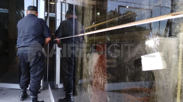Un preso, vinculado al capo narco de Rosario Esteban Alvarado, fue imputado por instigar desde una cárcel federal la balacera a la seccional 19 de la ciudad santafesina el 27 de diciembre.