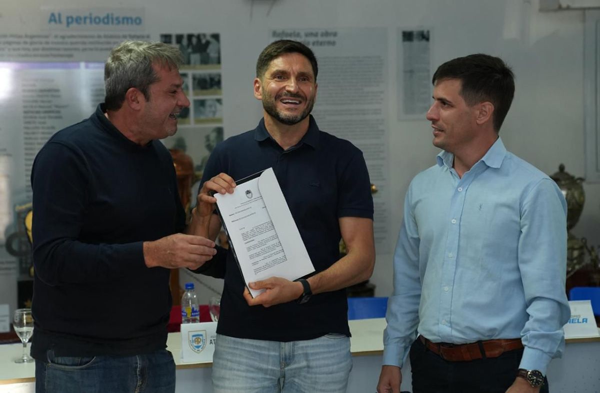 “Es una inversión que se va a retroalimentar y que le va a permitir a hoteleros, comerciantes y gastronómicos tener semanas de mucho trabajo”, anticipó el gobernador Pullaro, acompañado por el intendente Leonardo Viotti y funcionarios provinciales. “Es una inversión que se va a retroalimentar y que le va a permitir a hoteleros, comerciantes y gastronómicos tener semanas de mucho trabajo”, anticipó el gobernador Pullaro, acompañado por el intendente Leonardo Viotti y funcionarios provinciales.