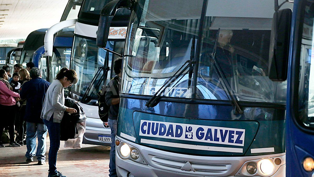 La Federación Argentina de Transportadores por Automotor de Pasajeros (Fatap) emitió este lunes un comunicado en el que vuelve a advertir que el transporte de pasajeros en el interior del país “está en una crisis terminal” y sostiene que “es inminente el cese de los servicios en muchas ciudades”.