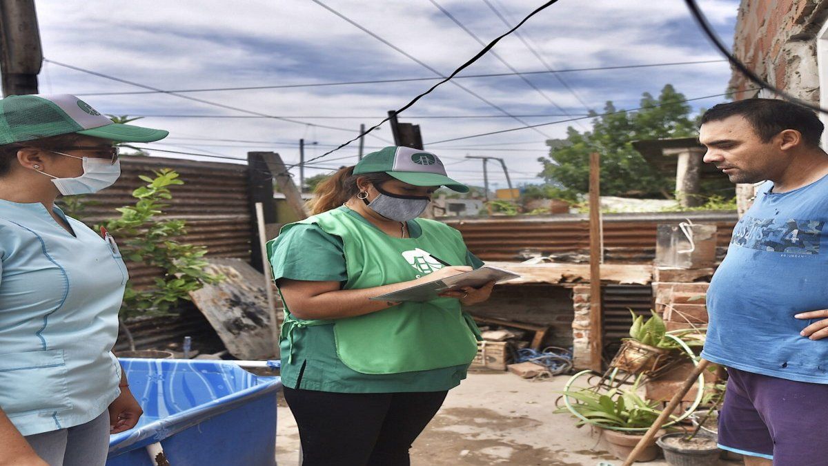 Casa por casa contra el dengue: comenzó el descacharrado en barrio San Pantaleón