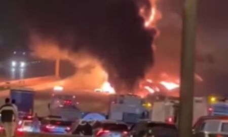 Dos drones impactaron contra la Embajada de Estados Unidos en Arabia Saudita y causaron un incendio. Dos drones impactaron contra la Embajada de Estados Unidos en Arabia Saudita y causaron un incendio.