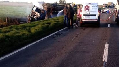 Grave accidente en la Ruta Nacional 33: dos fallecidos tras un choque entre una ambulancia y un camión