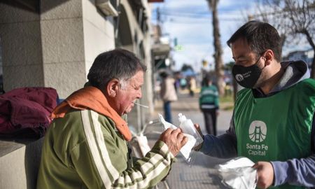 La Municipalidad de Santa Fe entrega 1.000 barbijos en los espacios más concurridas de Santa Fe. La Municipalidad de Santa Fe entrega 1.000 barbijos en los espacios más concurridas de Santa Fe.