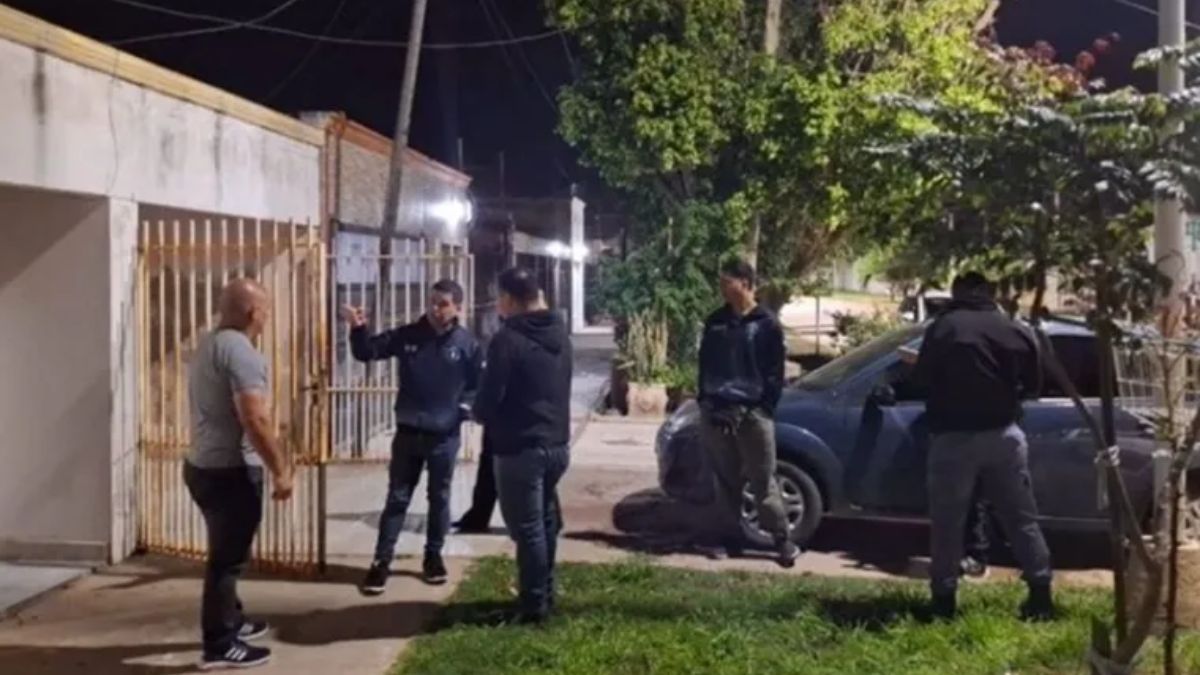 Frente al fuerte escenario de violencia, el hijo de la pareja defendió a su madre apuñalando a su padre. Frente al fuerte escenario de violencia, el hijo de la pareja defendió a su madre apuñalando a su padre.