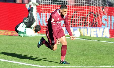 El Granate ganó con dos goles del Pepe Sand, que rompió un nuevo récord en el fútbol argentino, precisamente en el día de su cumpleaños. El Granate ganó con dos goles del Pepe Sand, que rompió un nuevo récord en el fútbol argentino, precisamente en el día de su cumpleaños.
