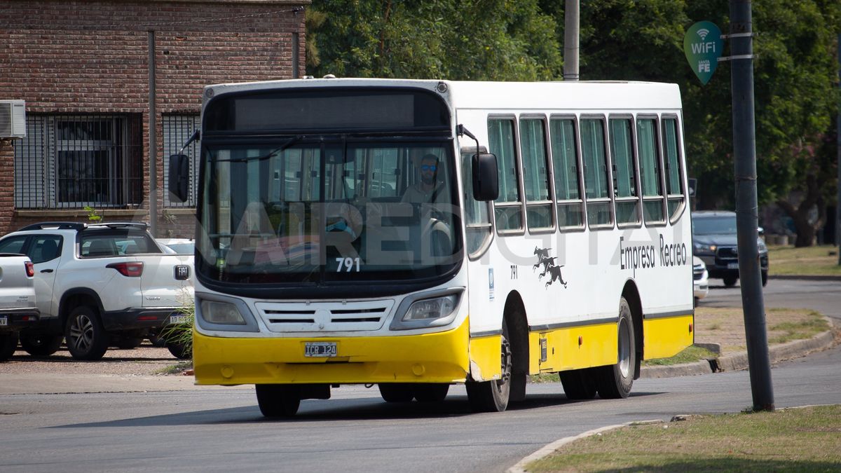 Los mismos problemas que sufre el servicio urbano de colectivos de Santa Fe, se replica en estos momentos en toda la Argentina. Salvo en Capital Federal y el Conurbano.