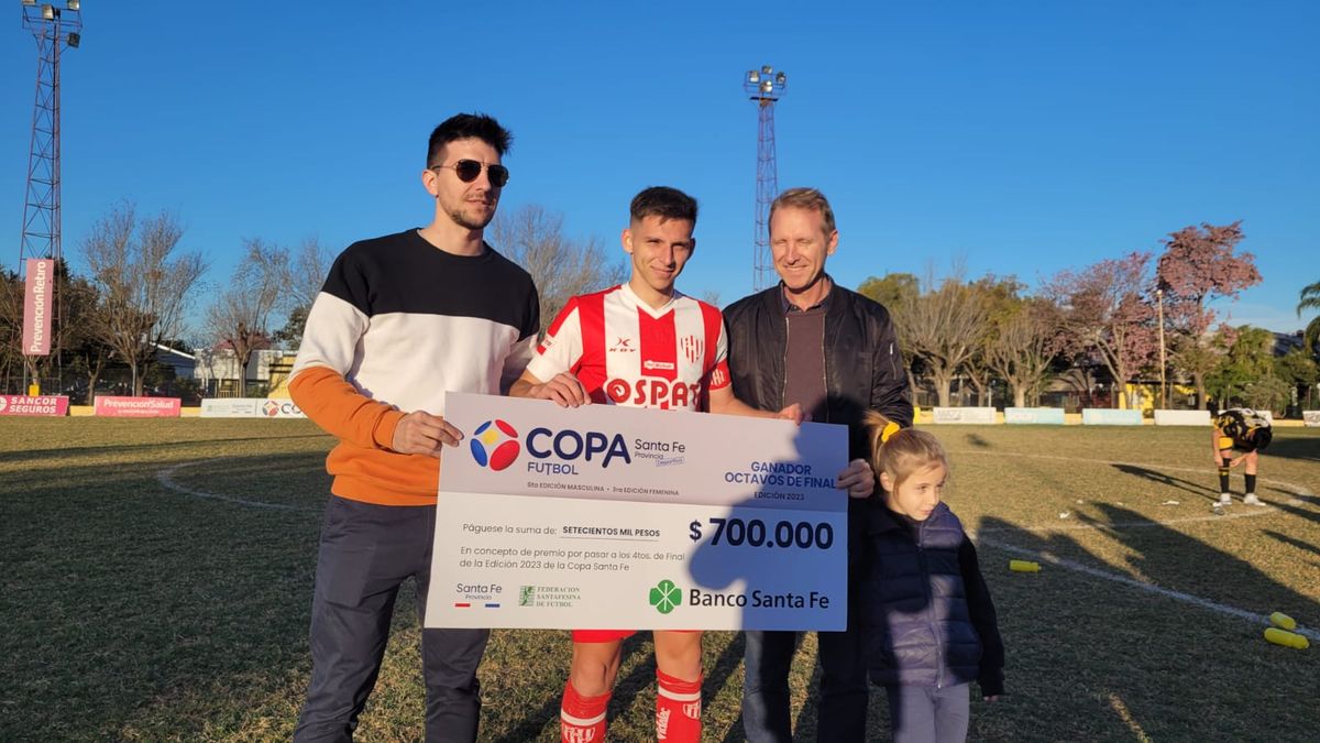 Daniel Juárez, tras el triunfo por la Copa Santa Fe ante Libertad. Daniel Juárez, tras el triunfo por la Copa Santa Fe ante Libertad.