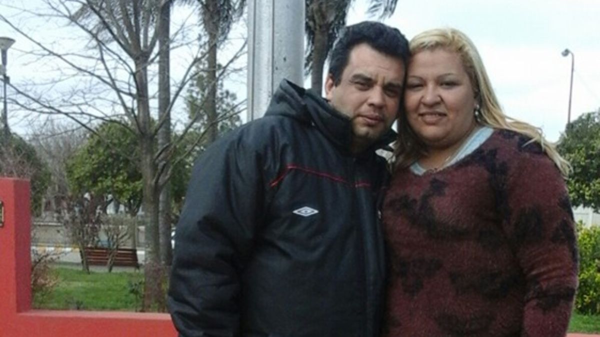 Eduardo junto a su mujer, Gisela, quien reclamó desde un principio que el trato hacia su pareja no fue el adecuado. Eduardo junto a su mujer, Gisela, quien reclamó desde un principio que el trato hacia su pareja no fue el adecuado.