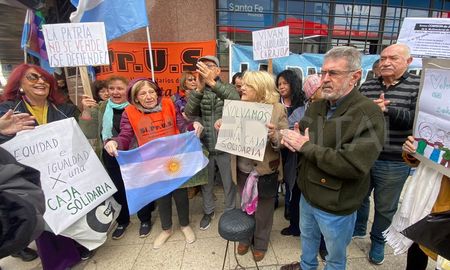 Aire de Santa Fe | marcha jubilados Santa Fe contra reforma jubilatoria 7.jpeg
