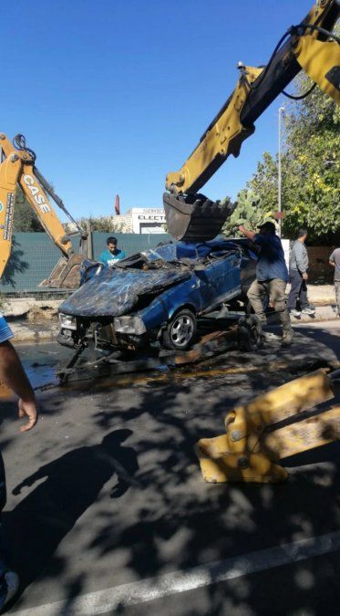 ¡Terrible! Al sacarlo le destruyeorn el auto por completo. 
