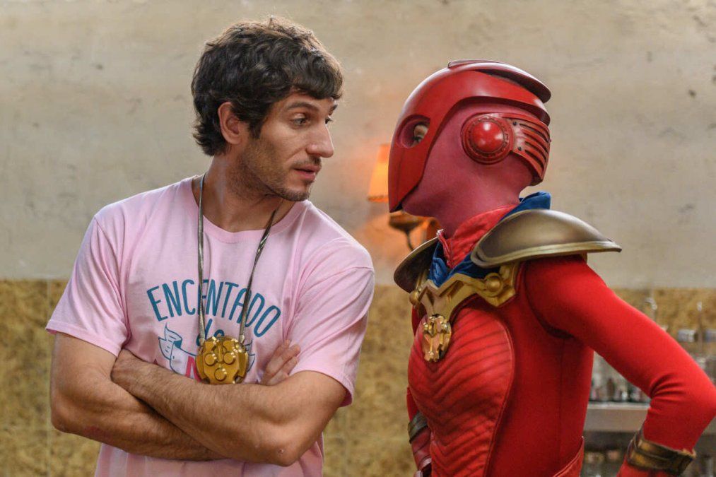 Netflix dio a conocer el avance de la nueva y última temporada de El Vecino. Los episodios finales se estrenarán el 21 de mayo.