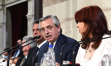 Martínez estimó que el proyecto sobre el acuerdo con el Fondo Monetario Internacional (FMI) puede ingresar esta semana al Congreso Nacional por la cámara baja. Martínez estimó que el proyecto sobre el acuerdo con el Fondo Monetario Internacional (FMI) puede ingresar esta semana al Congreso Nacional por la cámara baja.