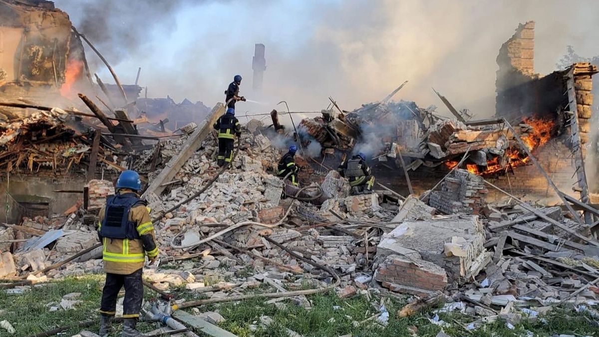 El ejército ruso está provocando una "destrucción catastrófica" en Lisichansk, la localidad vecina de Severodonetsk, en el este de Ucrania.