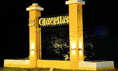 Clucellas: dos abuelos víctimas del cuento del tío. Clucellas: dos abuelos víctimas del cuento del tío.