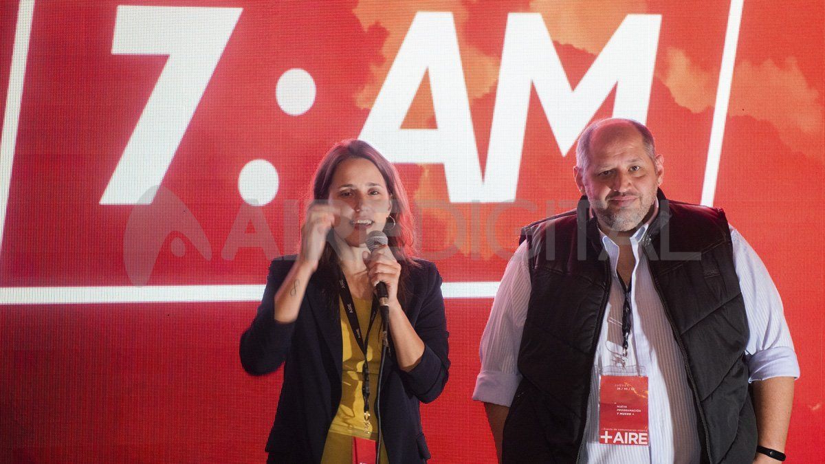 Los sábados continúa el programa “7 AM” que conduce Geraldine Brezán junto a Andrea Viñuela, con el móvil de Ignacio Laurenti, la producción de Cecilia Agüero y la operación técnica de Roberto Calvi y Alejandro del Pato.