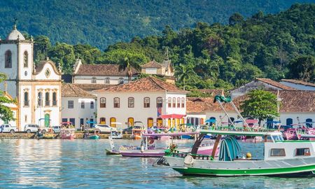 Paraty ofrece una combinación poco común entre patrimonio histórico y naturaleza intacta. Paraty ofrece una combinación poco común entre patrimonio histórico y naturaleza intacta.