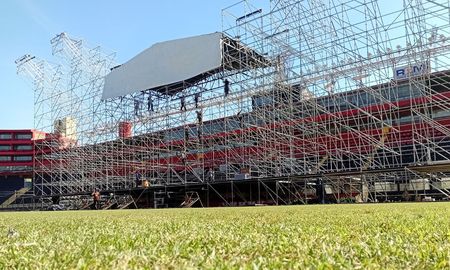 asi empezaba el desarmado del escenario de la renga en la cancha de colon asi empezaba el desarmado del escenario de la renga en la cancha de colon