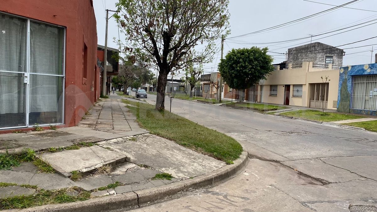 El ladrón logró escapar por los techos, tras varios intentos de robo.