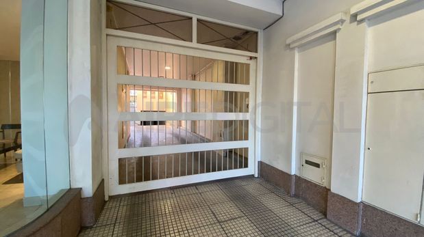 Ingresó a robar en un edificio de Bulevar Gálvez y se llevó dos bicicletas.