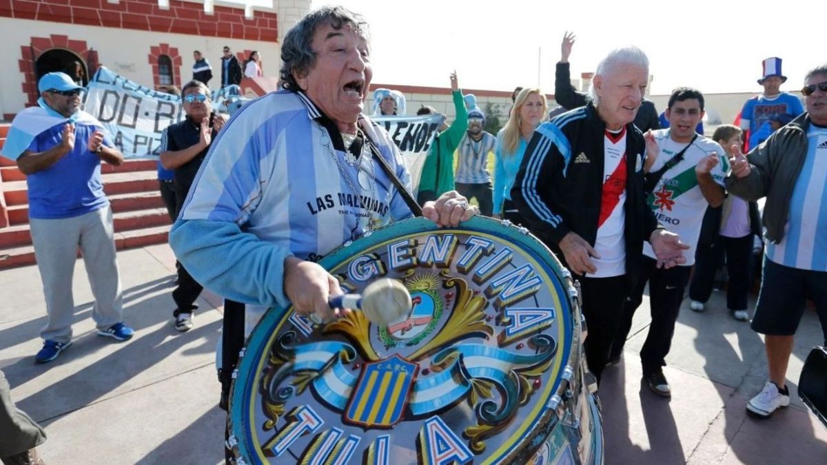 El Tula, el hincha más famoso de Argentina. El Tula, el hincha más famoso de Argentina.