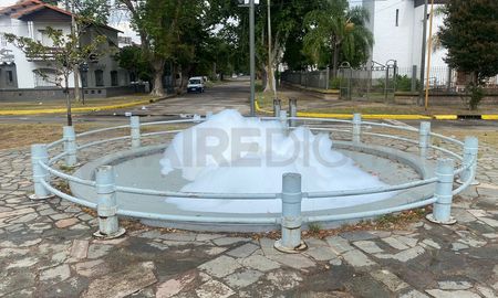 otra vez dos fuentes de la costanera de santa fe amanecieron con espuma otra vez dos fuentes de la costanera de santa fe amanecieron con espuma