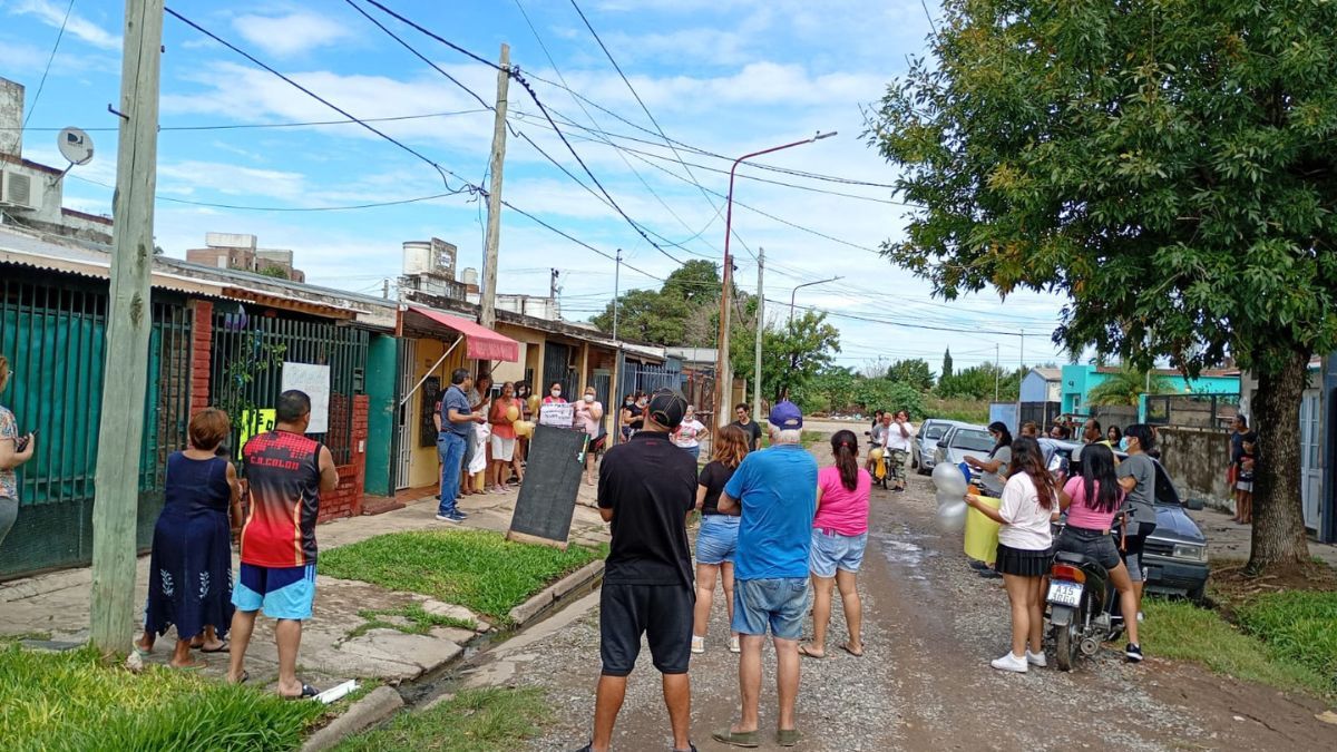 Después de un año de lucha, Mateo volvió a su casa, sus vecinos, amigos y familiares lo recibieron con alegría. Después de un año de lucha, Mateo volvió a su casa, sus vecinos, amigos y familiares lo recibieron con alegría.
