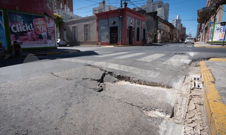 El secretario de Desarrollo Urbano y Gestión Hídrica municipal brindó detalles en AIRE sobre el plan de bacheo en la ciudad de Santa Fe. El secretario de Desarrollo Urbano y Gestión Hídrica municipal brindó detalles en AIRE sobre el plan de bacheo en la ciudad de Santa Fe.