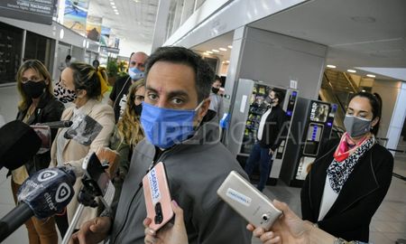 El funcionario nacional sobrevoló zonas afectadas por los incendios en Rosario El funcionario nacional sobrevoló zonas afectadas por los incendios en Rosario