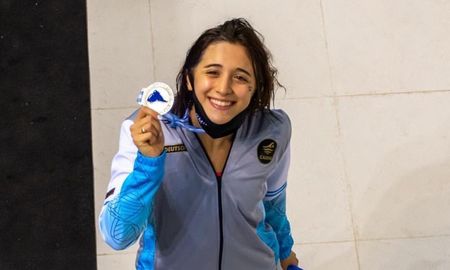 Delfina Pignatiello se quedó con la medalla dorada en los 800 metros libres en el Sudamericano de Natación. Delfina Pignatiello se quedó con la medalla dorada en los 800 metros libres en el Sudamericano de Natación.