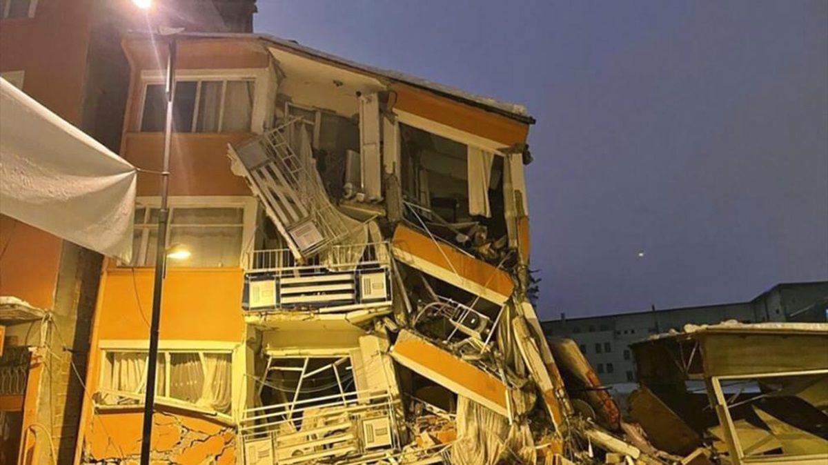 El fuerte terremoto en Turquía dejó cientos de muertos.