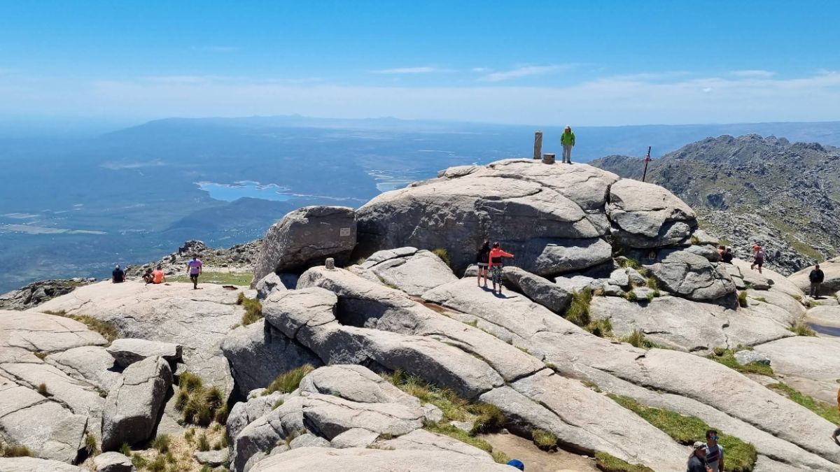 Los refugios en la zona del Cerro Champaquí brindan la infraestructura necesaria para que los montañistas completen el ascenso con seguridad y asistencia técnica. Los refugios en la zona del Cerro Champaquí brindan la infraestructura necesaria para que los montañistas completen el ascenso con seguridad y asistencia técnica.