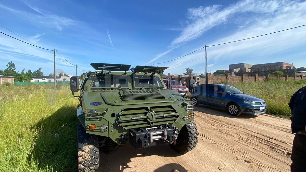 Grupos tácticos participaron de un allanamiento en la casa del presunto narco, situada en Arroyo Leyes. Grupos tácticos participaron de un allanamiento en la casa del presunto narco, situada en Arroyo Leyes.