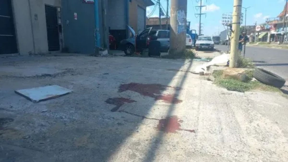 El hombre abatido cayó en el lugar y falleció como consecuencia de la herída.